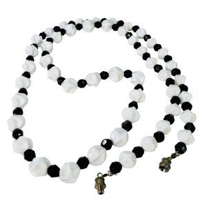 Vintage 50s Faceted Black Twisted White Beaded Necklace Metal Barrel Clasp